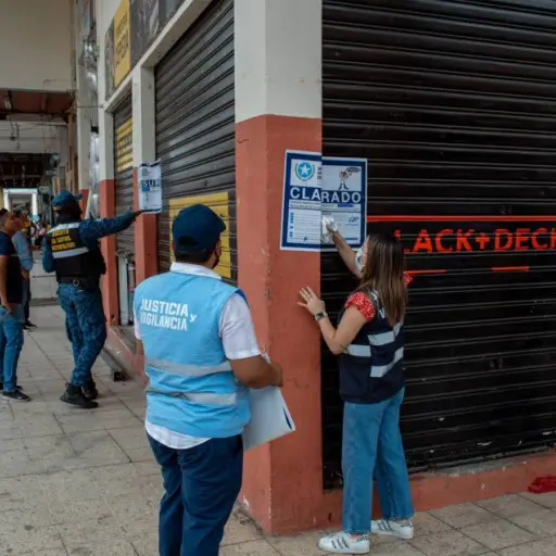 Operativos municipales en Guayaquil dejan 71 clausuras y 241 denuncias ciudadanas en 2026