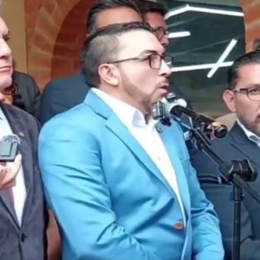 Alcalde de Cuenca recibe respaldo de la Revolución Ciudadana tras allanamiento