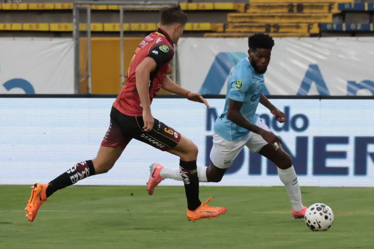  Gol de Eddy Mejía al minuto 64 da triunfo a Universidad Católica ante Deportivo Cuenca  , API