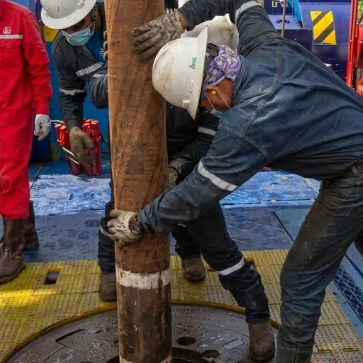 El repunte del precio del petróleo por el conflicto en Medio Oriente beneficia los ingresos petroleros de Ecuador