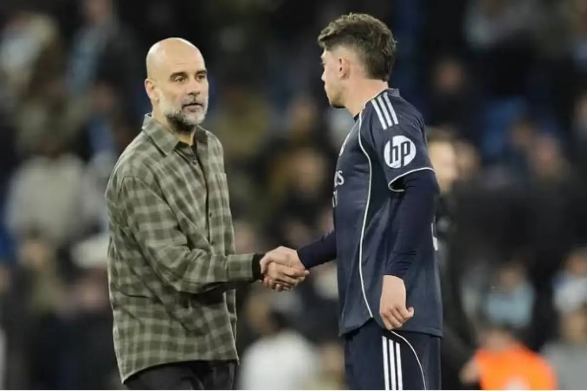 Pep Guardiola felicita a Fede Valverde tras el Manchester City-Real Madrid de la vuelta de octavos de la Liga de Campeones 25-26., Europa Press.