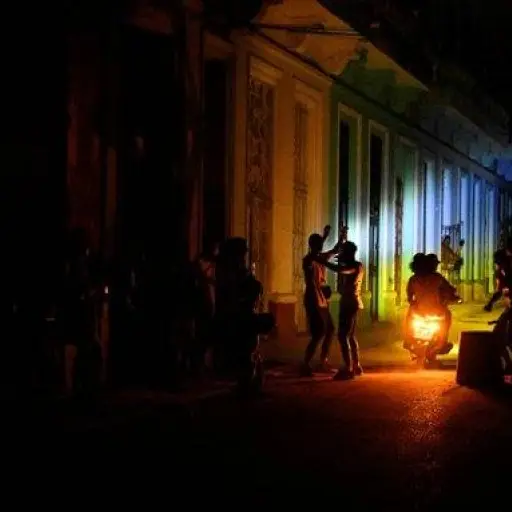 Cuba anuncia el restablecimiento de su Sistema Eléctrico Nacional tras el apagón total