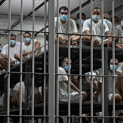 El Parlamento de El Salvador aprueba la cadena perpetua para “homicidas, violadores y terroristas”