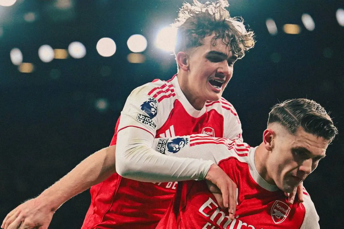 Jugadores del Arsenal celebran uno de los goles ante Everton