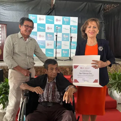 La Casa de la Cultura reconocen a artistas y gestores culturales en acto conmemorativo
