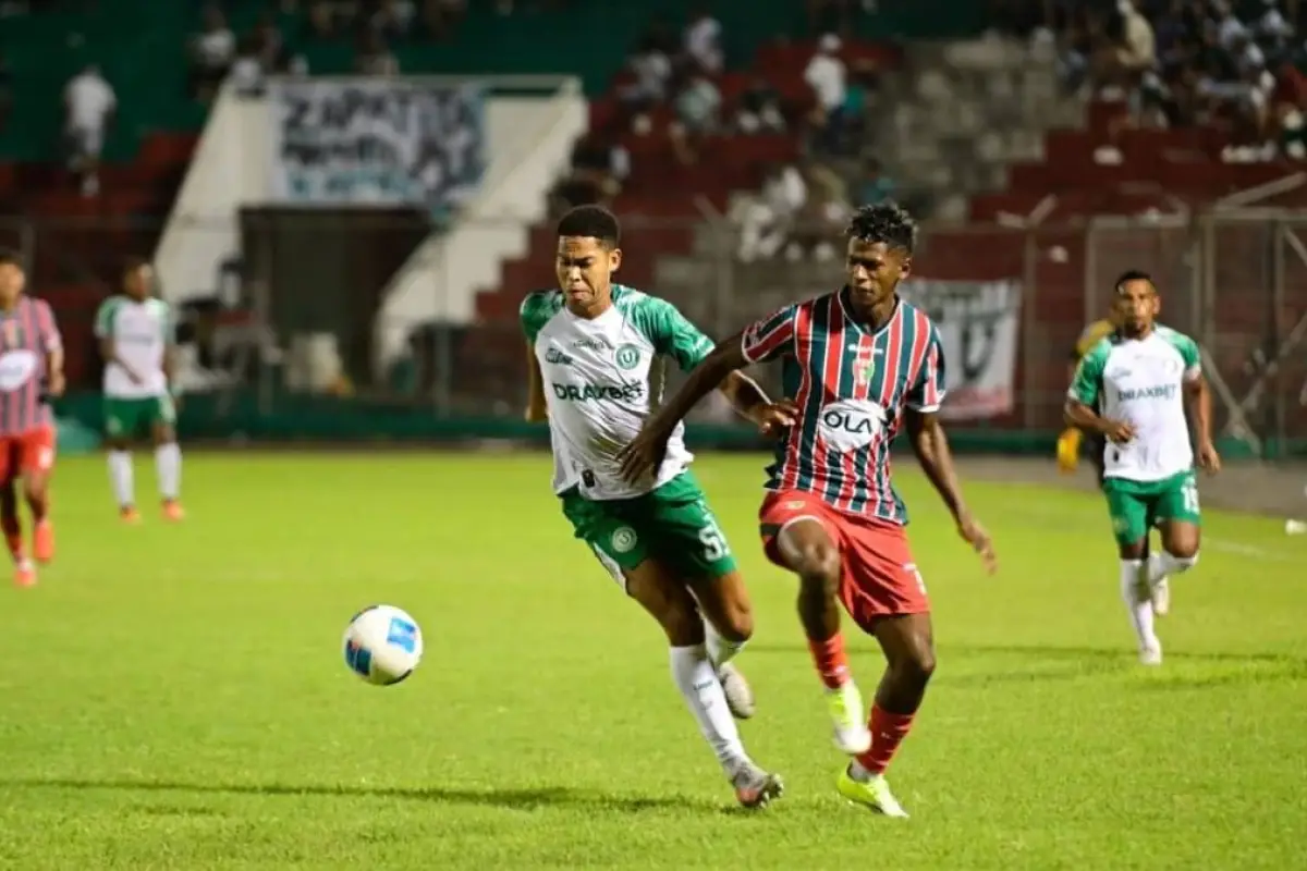Liga de Portoviejo perdió en casa ante el Deportivo Santo Domingo durante la Noche Verde y Blanca.