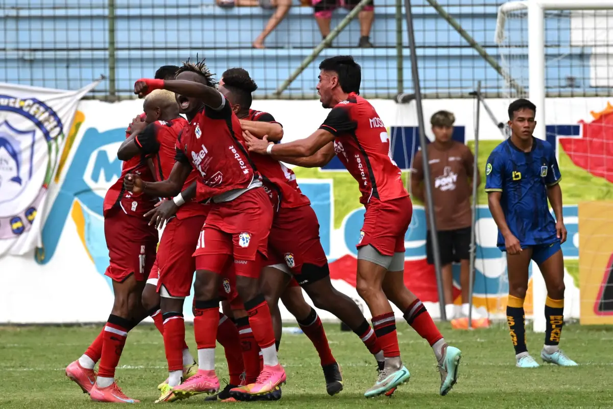 Manta FC superó a Delfín y le ganó el clásico mantense