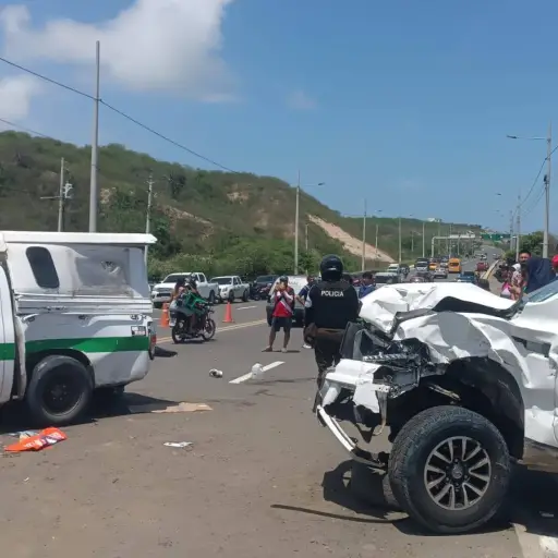 Una de las víctimas del choque entre dos camionetas en Manta falleció: ¿de quién se trata?