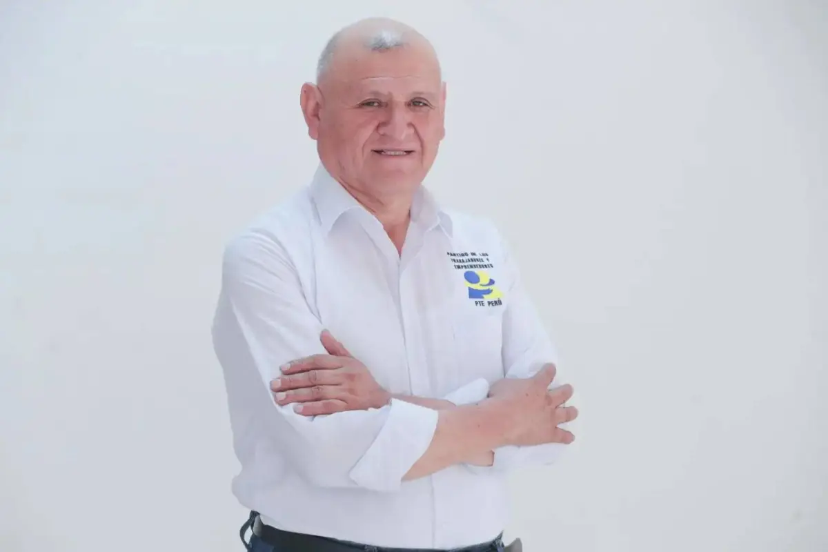 Muere el candidato presidencial Napoleón Becerra en la vía Los Libertadores.