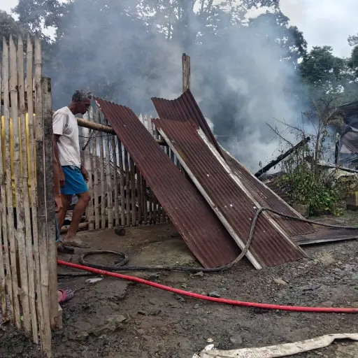 Tragedia en Flavio Alfaro: Voraz incendio consume negocio local y provoca evacuaciones de emergencia