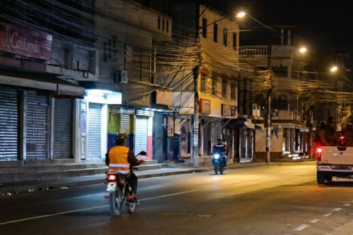 ¿Quiénes pueden movilizarse durante el toque de queda dispuesto en cuatro provincias de Ecuador?