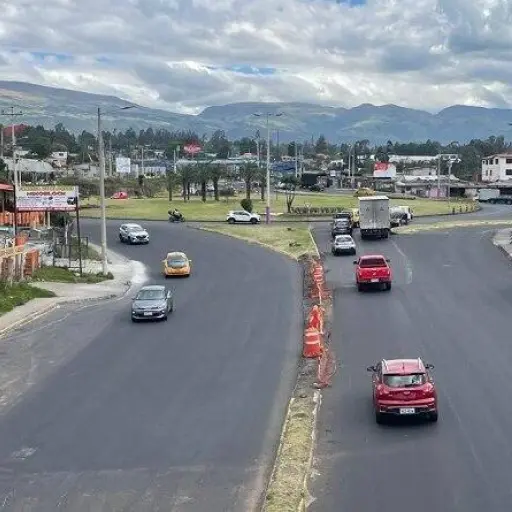 Falta de asfalto suspende rehabilitación de la avenida Oswaldo Guayasamín en Quito