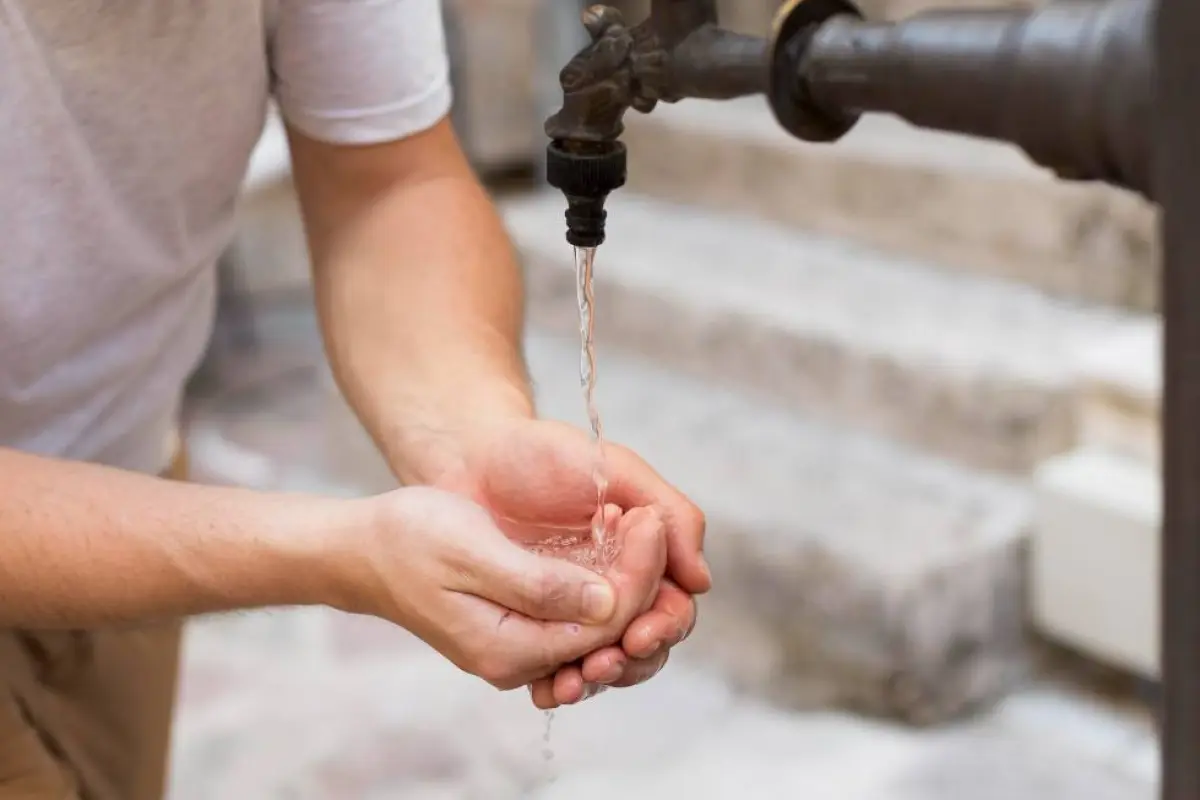 Canal de captación de agua potable de Portoaguas en Portoviejo afectado por turbiedad