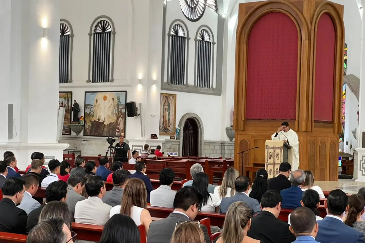 En la Catedral Jesús del Buen Pastor se celebró una misa en honor a Portoviejo. 