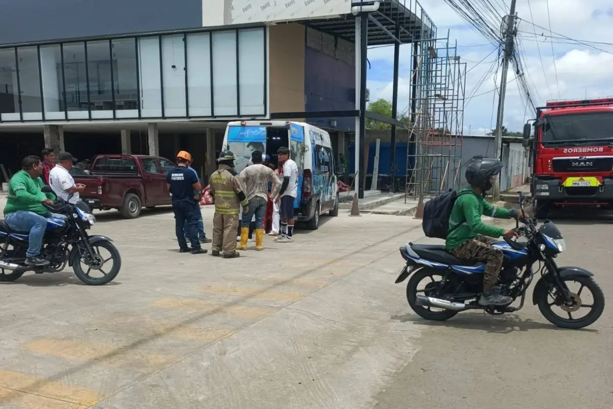 Joel Barcia fue auxiliado por paramédicos, pero se confirmó su deceso cuando estaba en la ambulancia., Cortesía