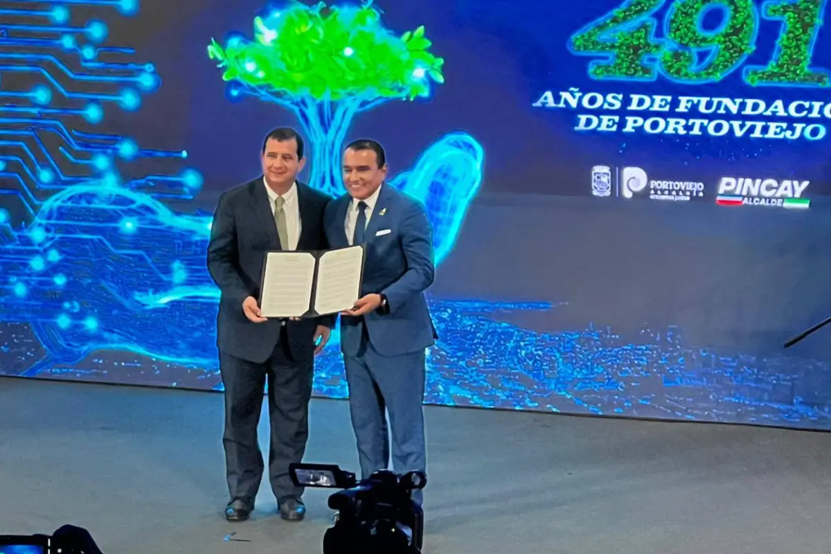 Sesión solemne por los 491 años de fundación de Portoviejo con autoridades nacionales y locales.