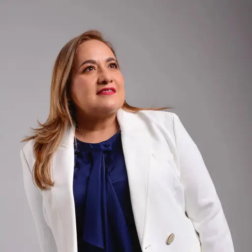 Manta rinde homenaje a la excelencia femenina: Condecorarán a 20 mujeres