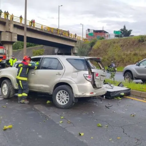 Accidente de tránsito en la Ruta Viva deja dos heridos y provoca cierre parcial hacia el aeropuerto