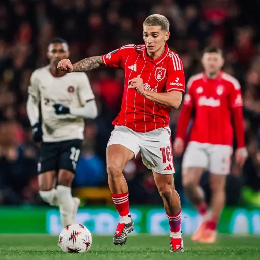 Denil Castillo titular en victoria de Midtjylland ante Nottingham Forest en la Europa League