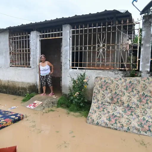 Crecida de los ríos Garrapata y Santo deja más de 200 familias afectadas en unas doce comunidades 