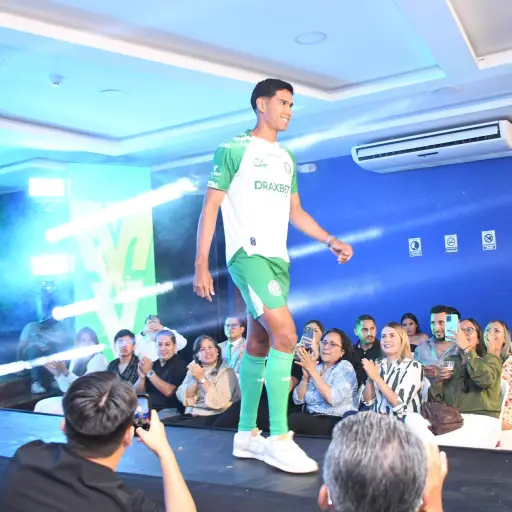 Verde y blanco renovados: así es la nueva camiseta de Liga de Portoviejo