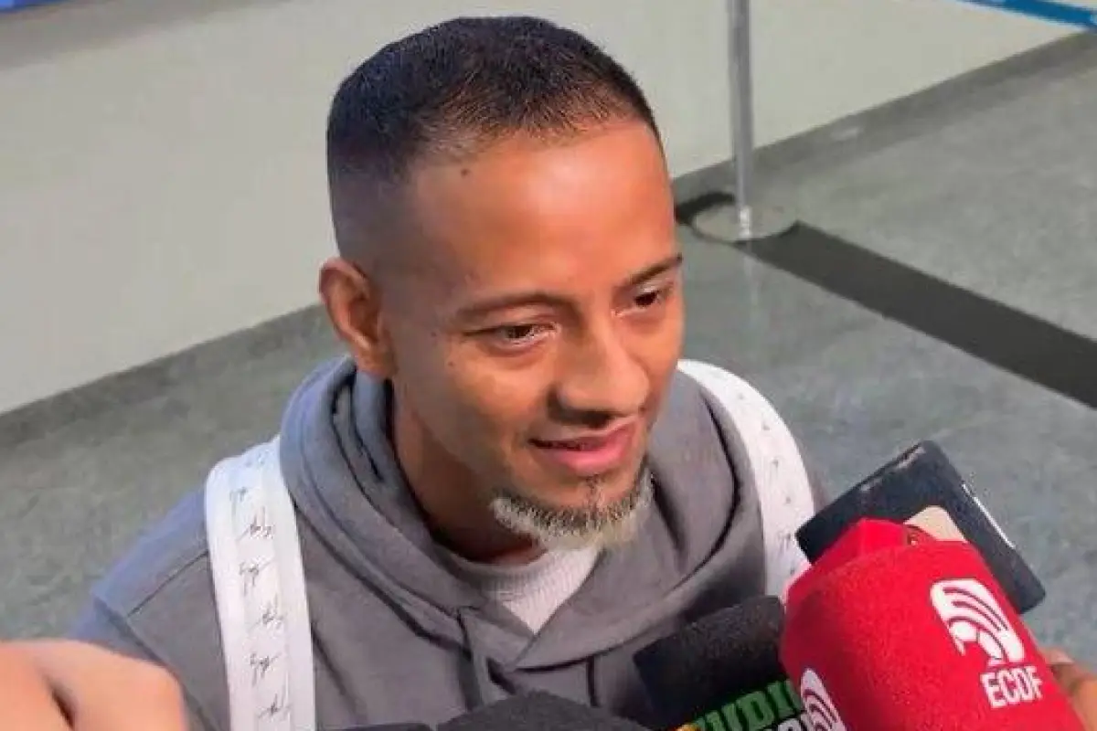 Jefferson Intriago a su arribo a Guayaquil pra sumarse a Barcelona