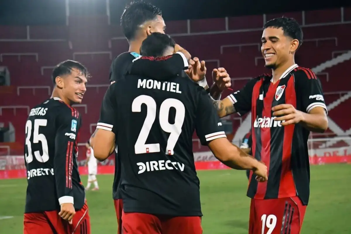 Kendry Páez fue titular en victoria de River Plate ante Huracán