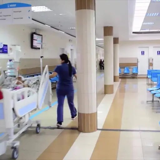 Médicos advierten que el sistema de salud de Ecuador está “al borde del colapso”