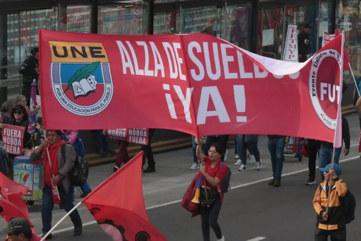 Protesta contra Noboa en Ecuador: Organizaciones sociales y sindicatos protagonizaron masiva movilización en Quito.