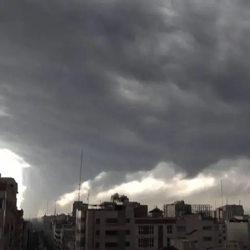 La “lluvia negra” que cae sobre Teherán tras los ataques y preocupa a la ONU