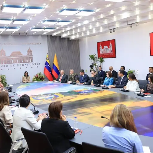 Delcy Rodríguez lidera reunión bilateral con Colombia para fortalecer cooperación energética