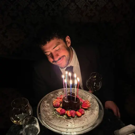 Bad Bunny celebra sus 32 años con una foto en Instagram tras semanas de silencio