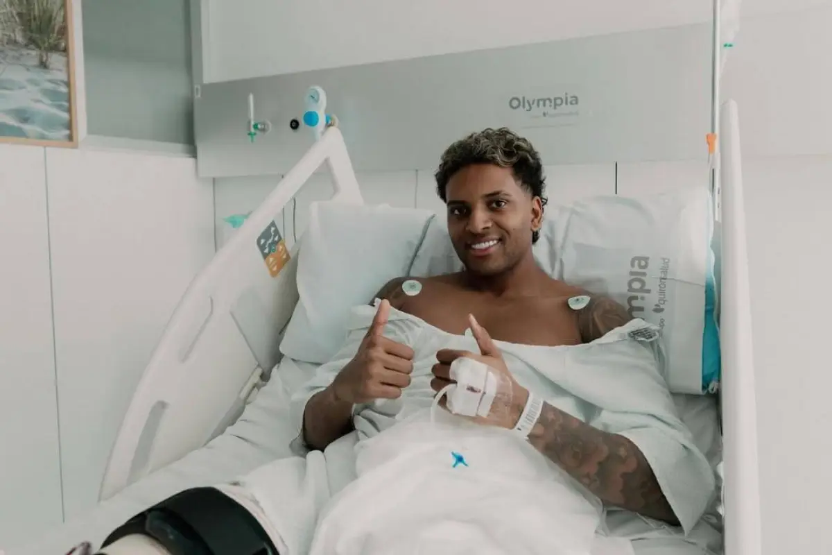 El delantero brasileño Rodrygo fue operado con éxito 