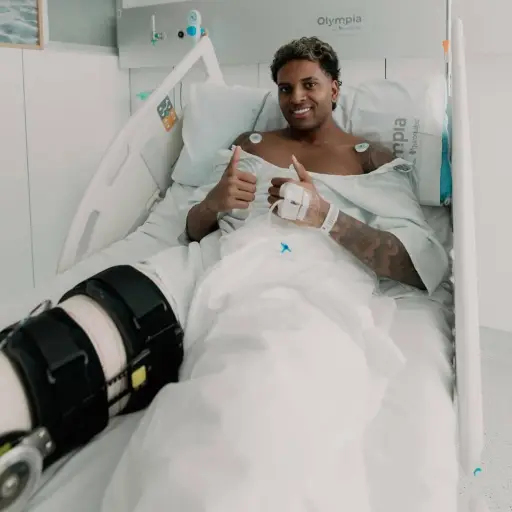 Rodrygo Goes operado con éxito de rotura de ligamento cruzado anterior y menisco en la rodilla derecha  