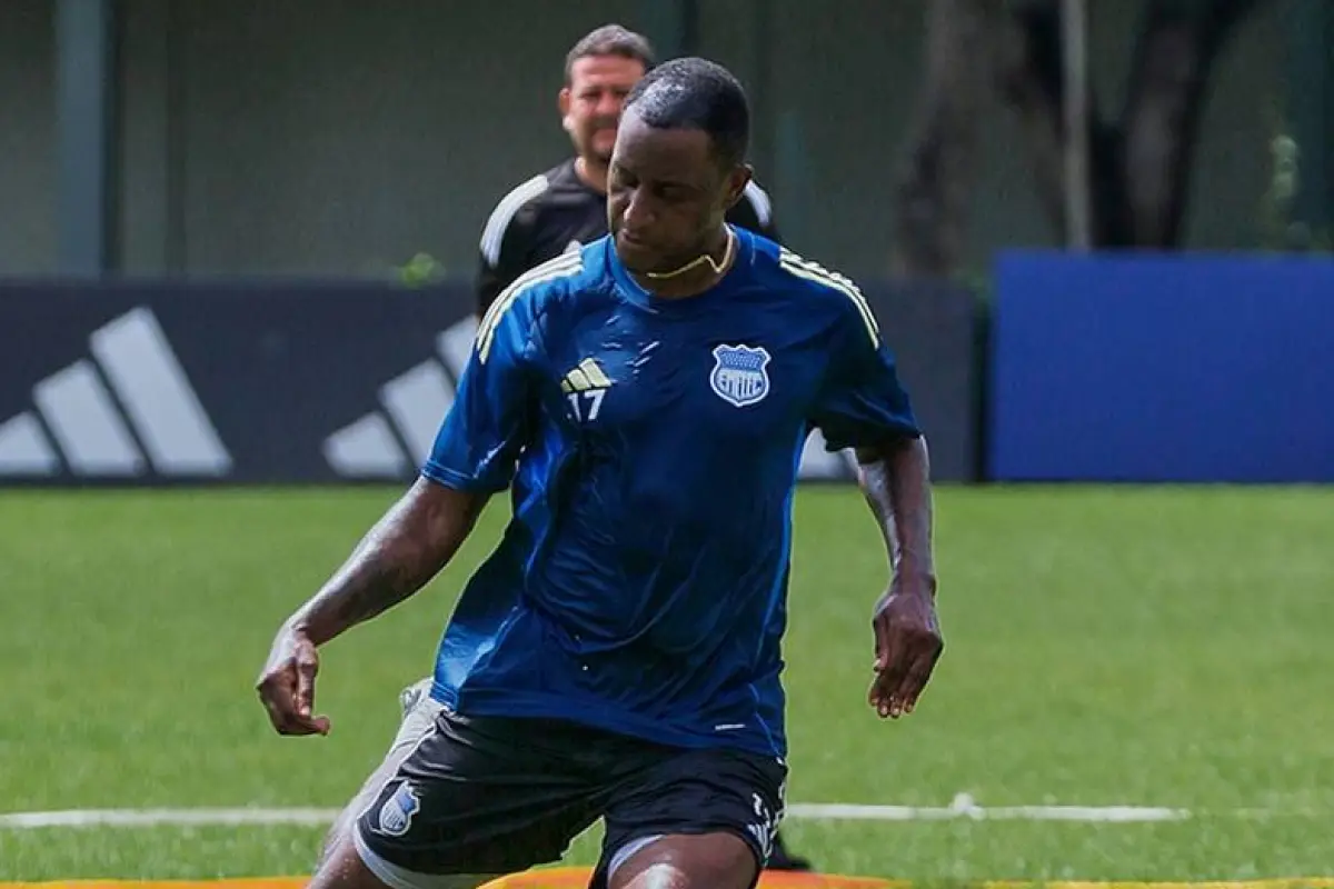 Jaime Ayoví en un entrenamiento de Emelec
