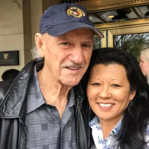 La tumba de Gene Hackman permanece sin placa mientras sus hijos disputan una herencia millonaria