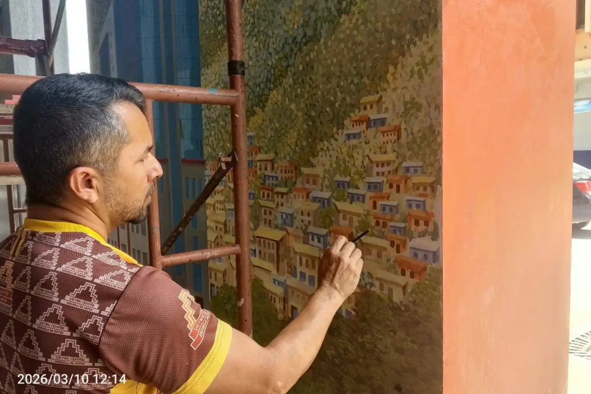 Columnas del edificio La Previsora de Portoviejo se convierten en galería urbana con murales de artistas locales, producción El Diario