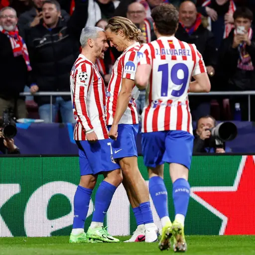 ¡Goleada histórica! Atlético aplasta 5-2 al Tottenham con errores del portero Kinsky y doblete de Julián Álvarez  