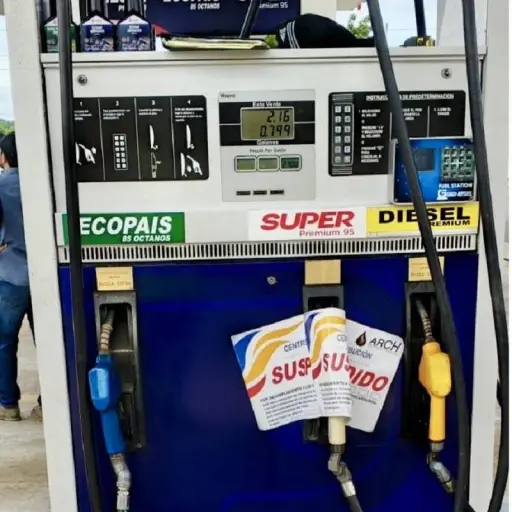  ARCH interviene estación de servicio en Jipijapa por gasolina contaminada con agua