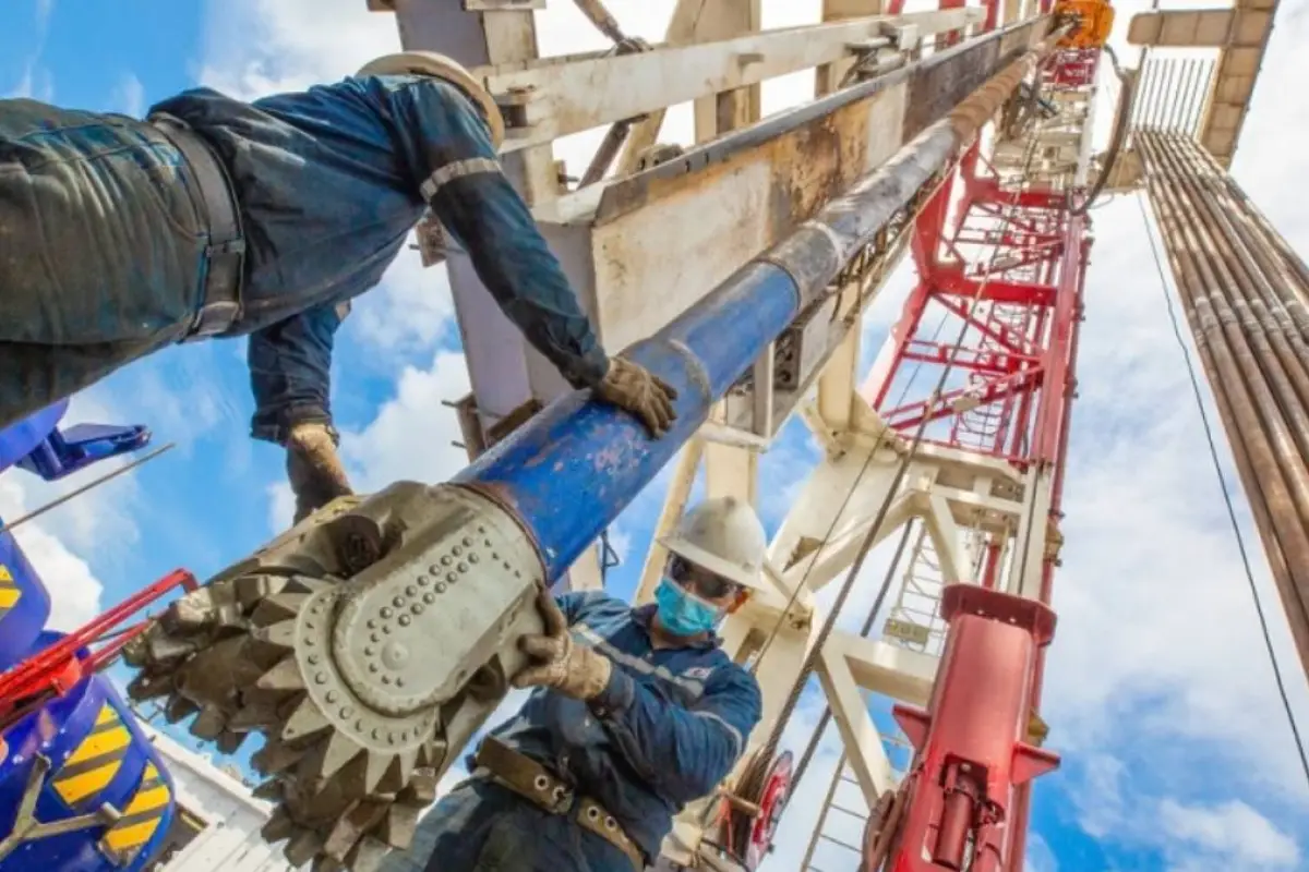 El Gobierno de Ecuador formaliza renegociación de contratos para los Bloques 52 y 54 con inversión de USD 119 millones.