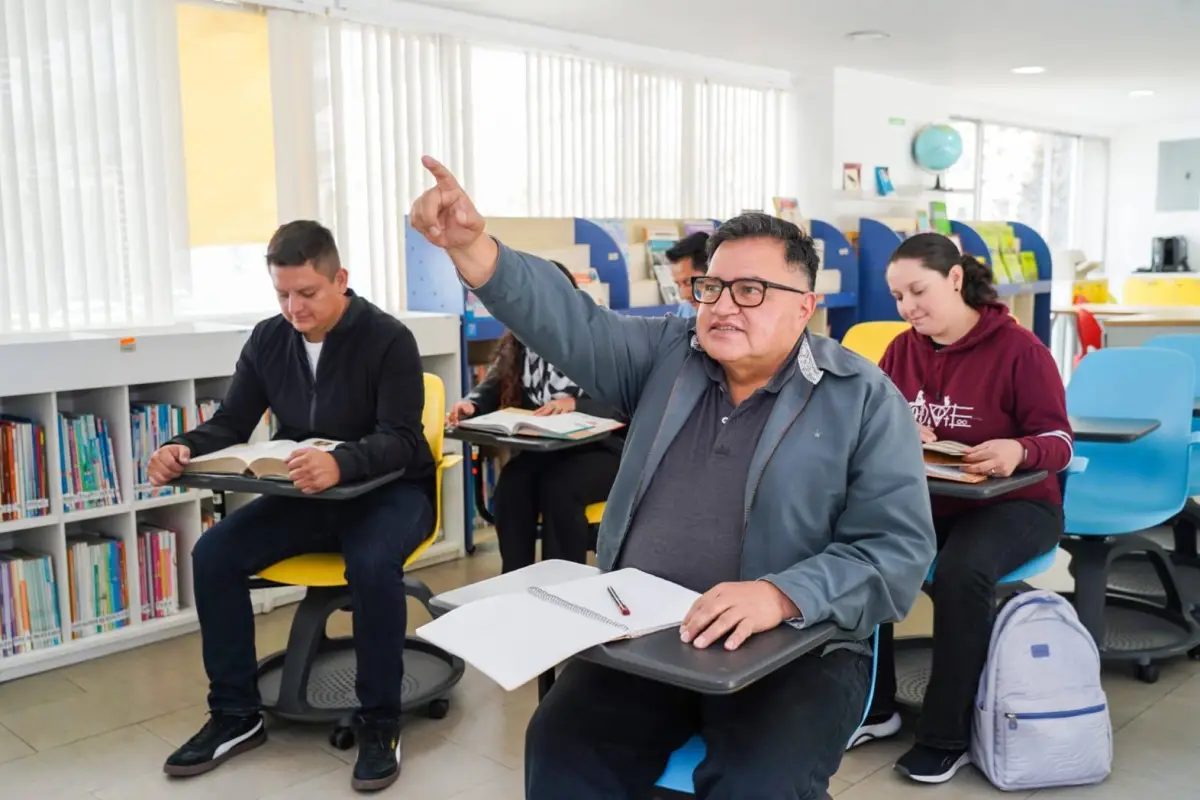 Educación semipresencial en Ecuador para personas con escolaridad inconclusa 2026