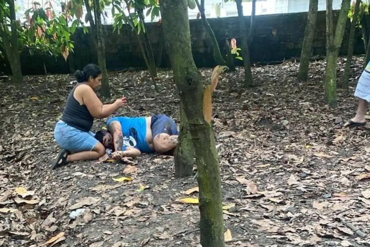 La víctima quedó en el patio de un predio después de recibir varios disparos., Cortesía