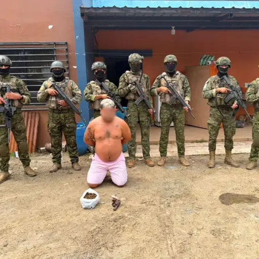 Capturan a líder de banda delictiva en operativo militar en La Segua con arma y droga en su poder