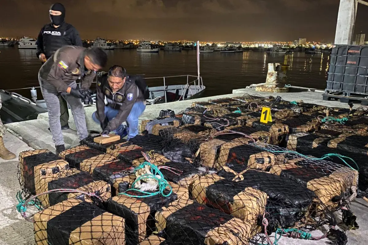 Persecución en altamar terminó con 1,2 toneladas de droga recuperadas, La Marea