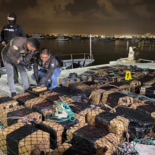 Armada del Ecuador incautó 1,2 toneladas de cocaína frente a Manabí