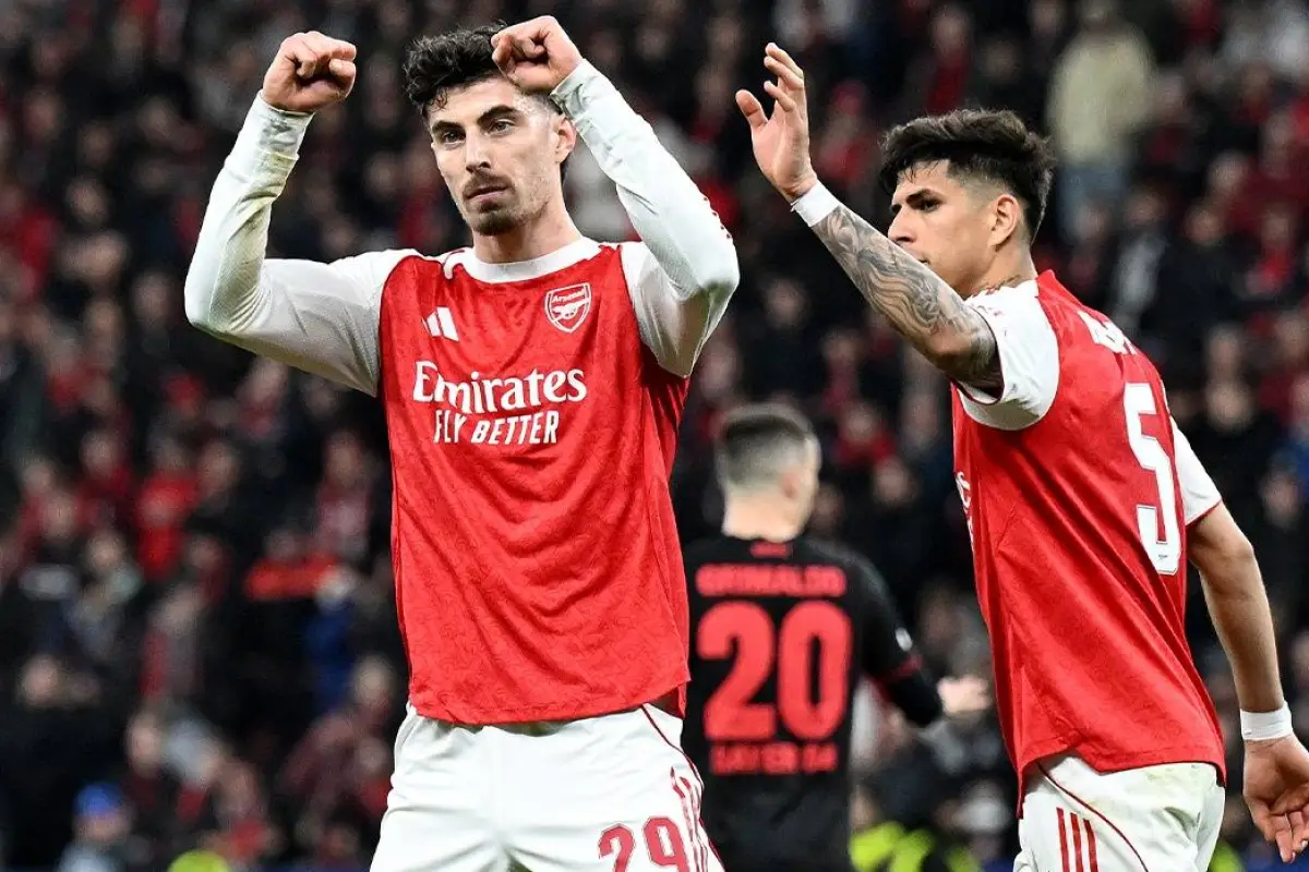 Kai Havertz y Piero Hincapié celebran el gol del Arsenal