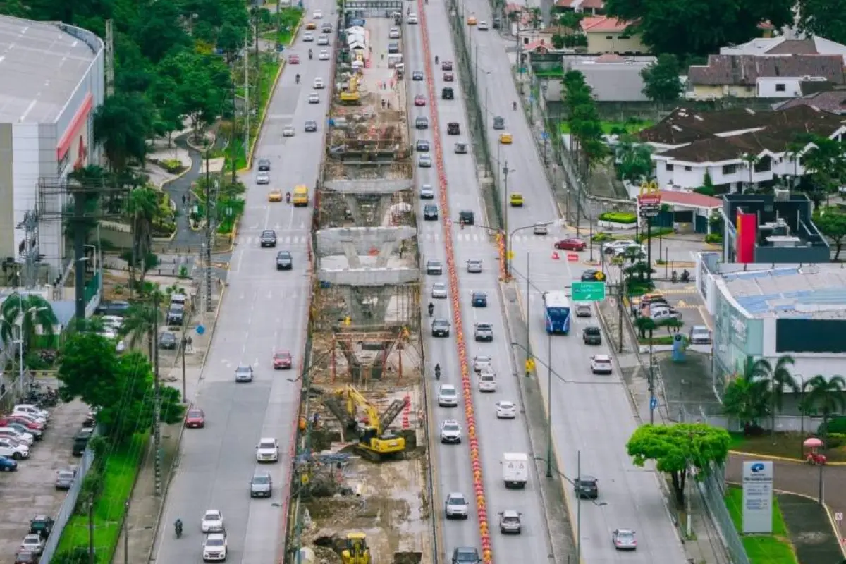 Obra vial en la avenida del Bombero, Municipio de Guayaquil