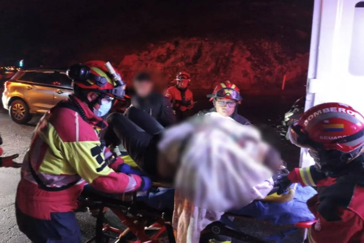 Los heridos fueron llevados en ambulancias hacia casas de salud., Cortesía
