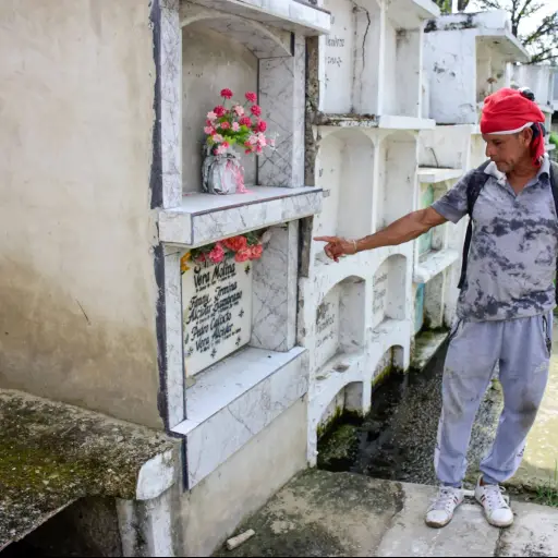 Filtraciones de agua afectan bóvedas del cementerio general de Portoviejo