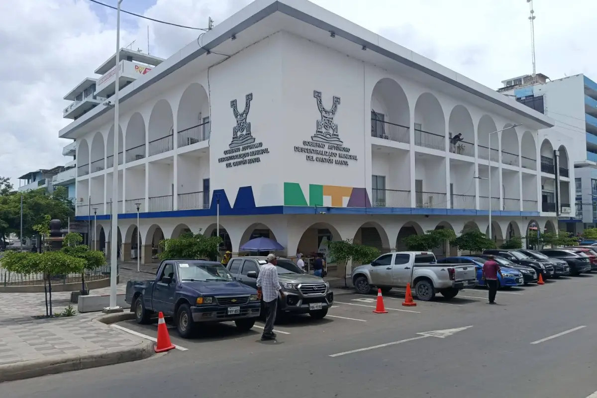 El Municipio de Manta pagó sueldos y liquida diciembre y enero con recursos propios y transferencias., El Diario